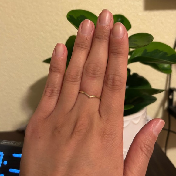 Mejuri Wishbone Ring 14k gold size 7 - Picture 3 of 3